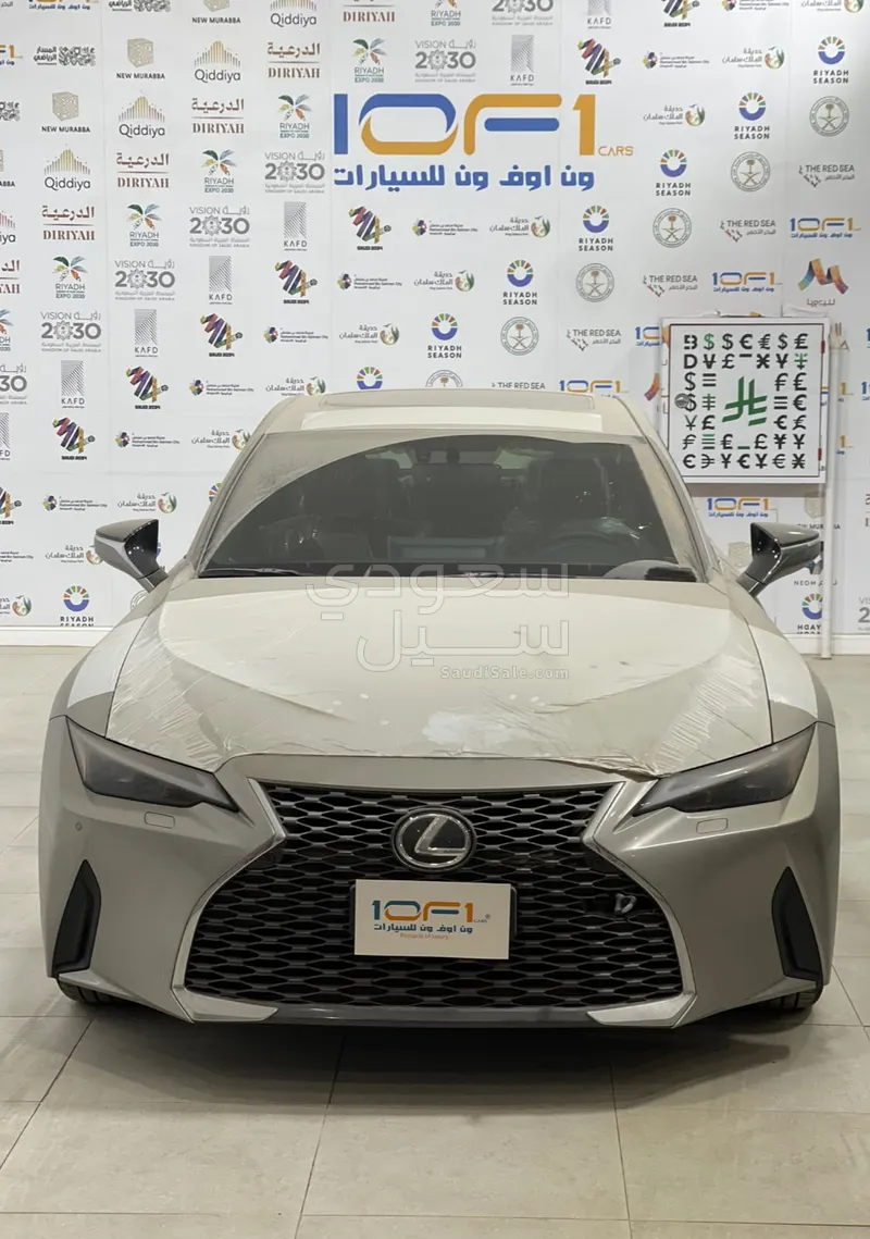 2025 لكزس آي إس 350