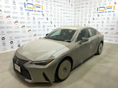 2025 لكزس آي إس 350