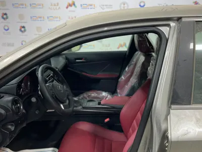2025 لكزس آي إس 350