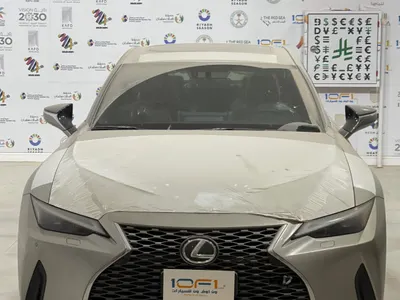 2025 لكزس آي إس 350