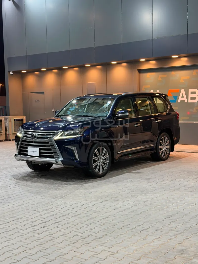 2017 لكزس إل إكس 570