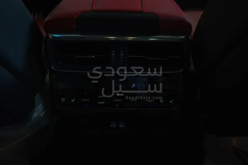 2024 لكزس إل إكس 600 إف