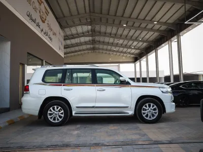2017 تويوتا لاند كروزر جي اكس ار