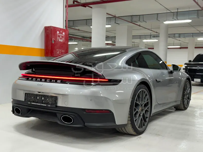 2025 بورش 911 كاريرا