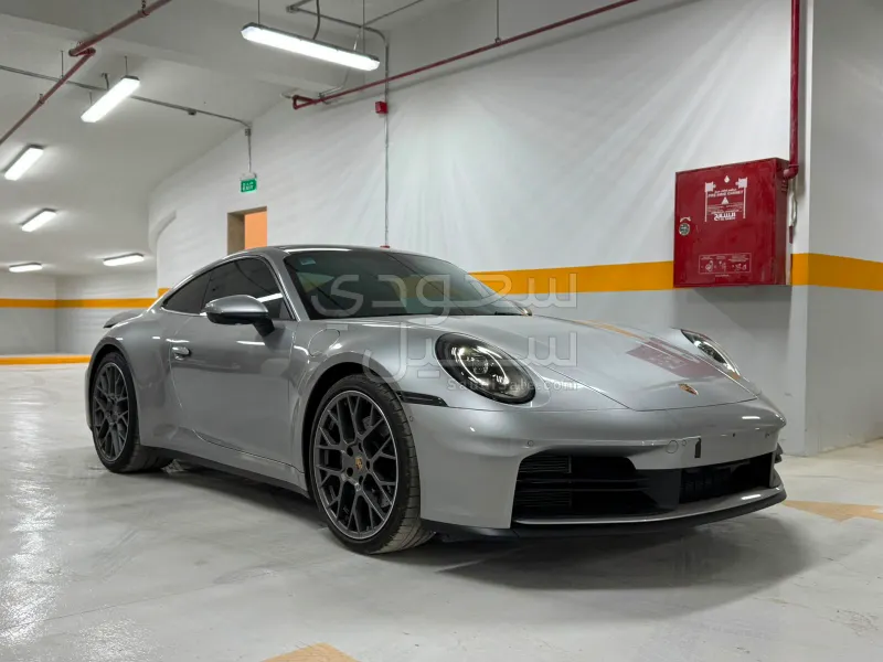 2025 بورش 911 كاريرا