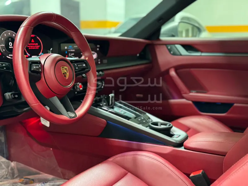 2025 بورش 911 كاريرا