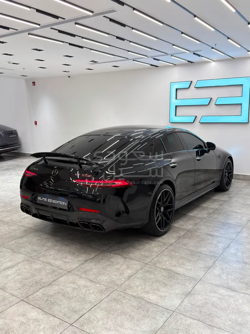 2023 مرسيدس - بنز جي تي 63 اس اي بيرفورمانس
