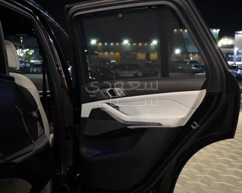 2025 بي ام دبليو الفئة اكس 5 إم