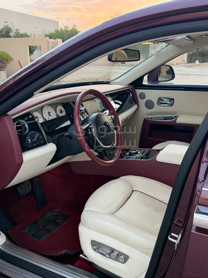 2015 رولز رويس قوست
