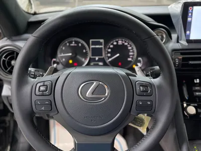 2025 لكزس آي إس 350