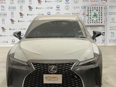 2025 لكزس آي إس 350