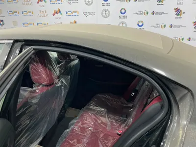 2025 لكزس آي إس 350