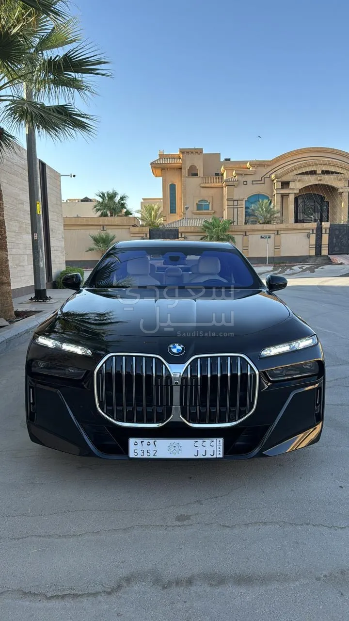 2026 بي ام دبليو الفئة السابعة 735 إل أي