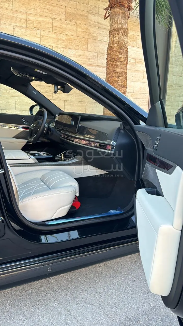 2026 بي ام دبليو الفئة السابعة 735 إل أي