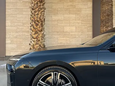 2026 بي ام دبليو الفئة السابعة 735 إل أي