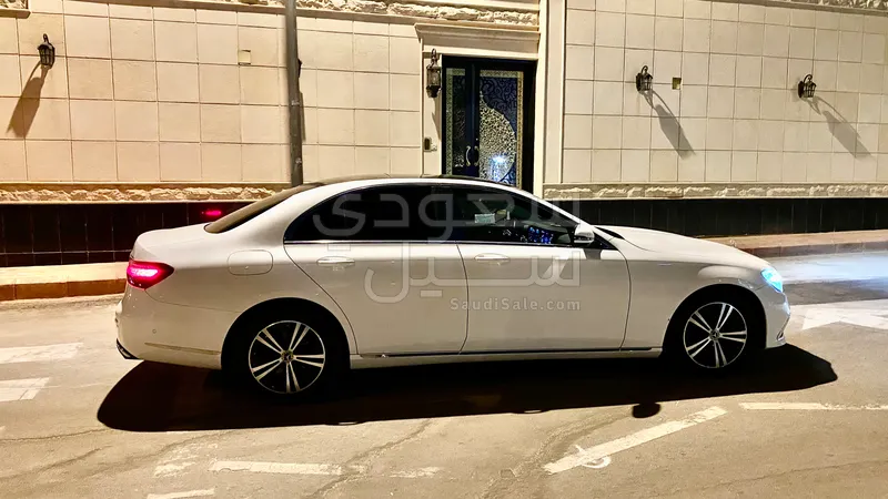 2022 مرسيدس - بنز إي 220