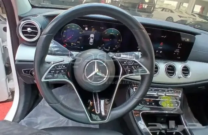 2022 مرسيدس - بنز إي 220