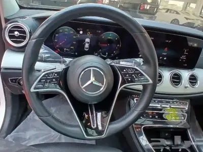 2022 مرسيدس - بنز إي 220
