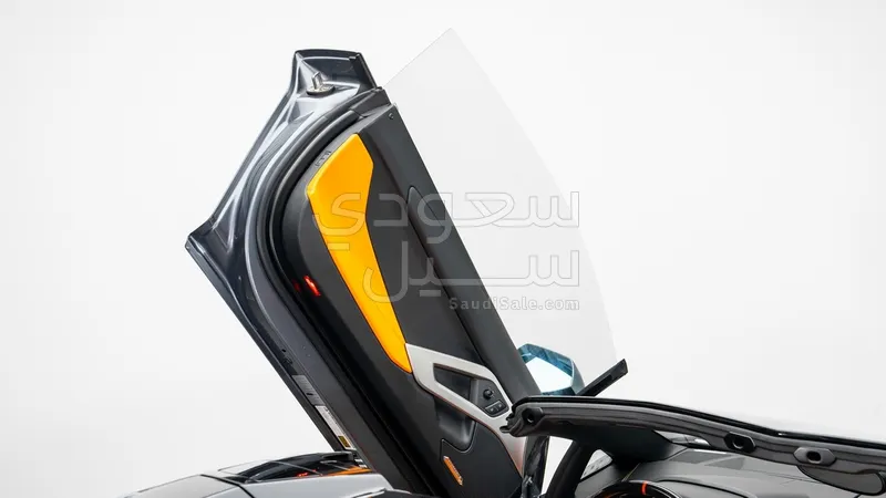 2015 لمبرجيني افنتادور رودستر