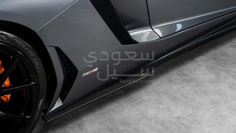 2015 لمبرجيني افنتادور رودستر