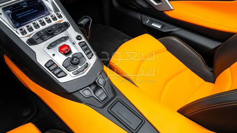 2015 لمبرجيني افنتادور رودستر