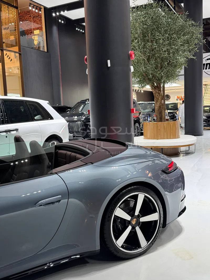 2026 بورش 911 كاريرا كابريوليه