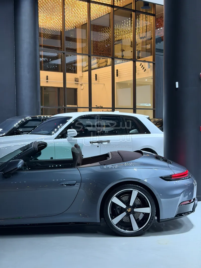 2026 بورش 911 كاريرا كابريوليه