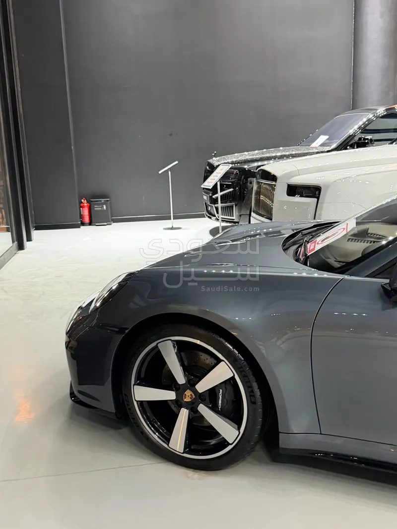 2026 بورش 911 كاريرا كابريوليه