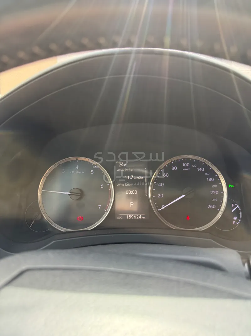 2019 لكزس آي إس 300