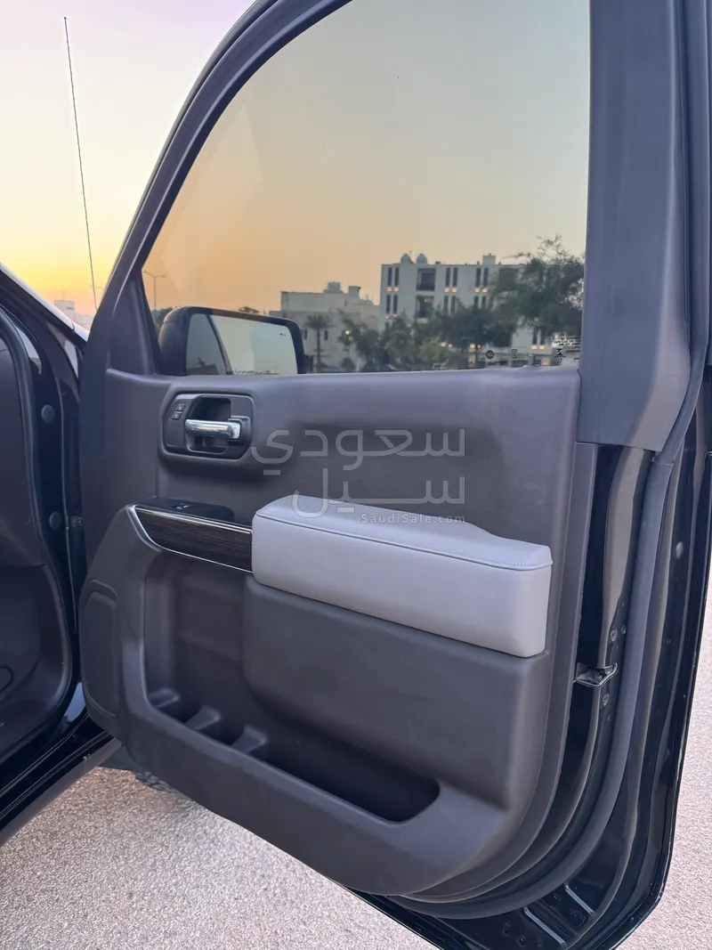 2021 شفروليه سلفرادو تريل بوس