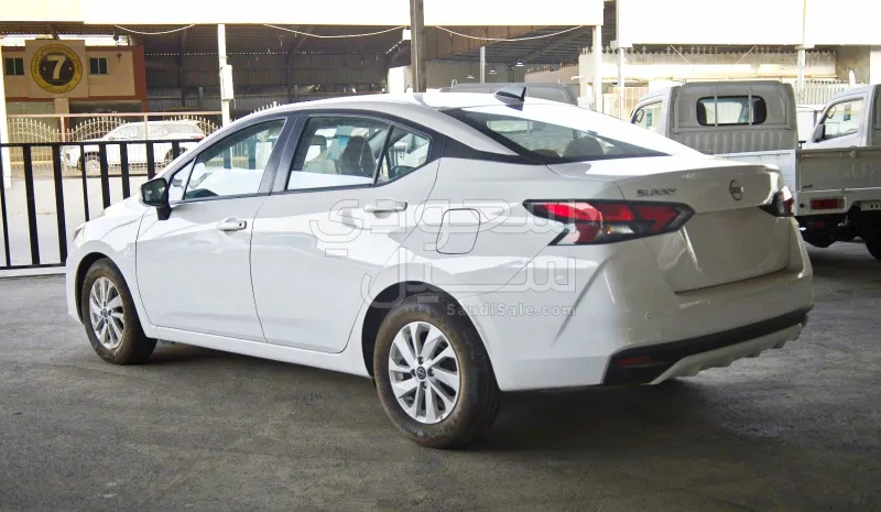 2024 نيسان صني
