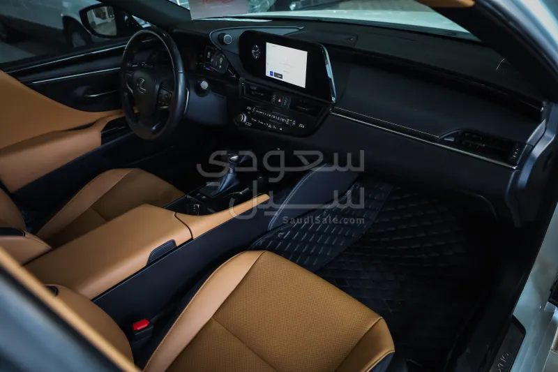 2023 لكزس إي إس 300 هايبرد