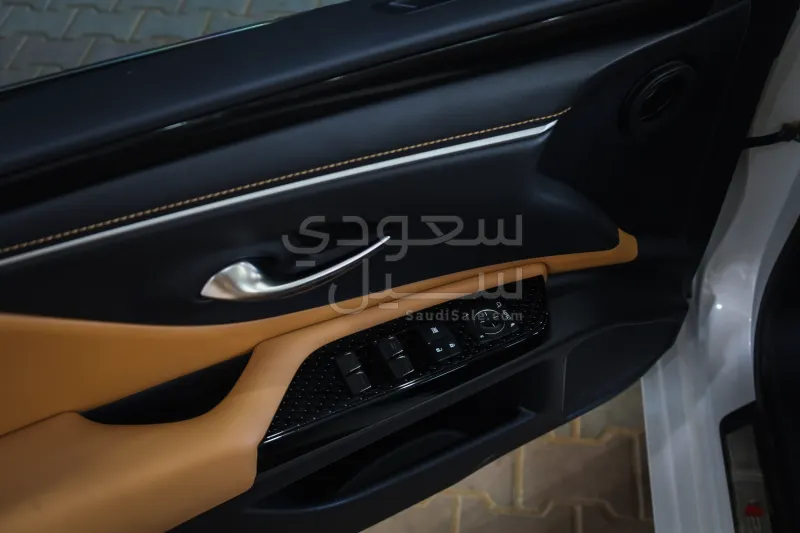 2023 لكزس إي إس 300 هايبرد