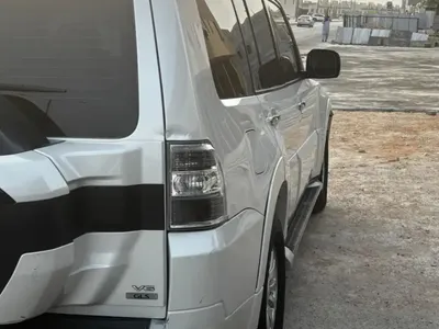 2015 متسوبيشي باجيرو