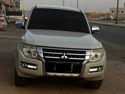 2015 متسوبيشي باجيرو