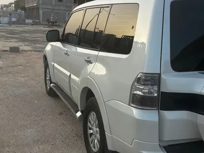 2015 متسوبيشي باجيرو