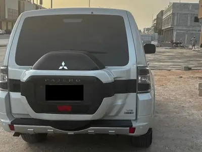 2015 متسوبيشي باجيرو