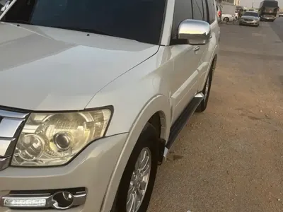 2015 متسوبيشي باجيرو