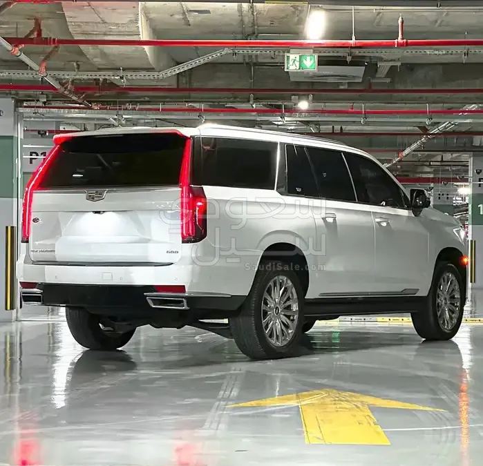 2022 كاديلاك اسكاليد بلاتينيوم