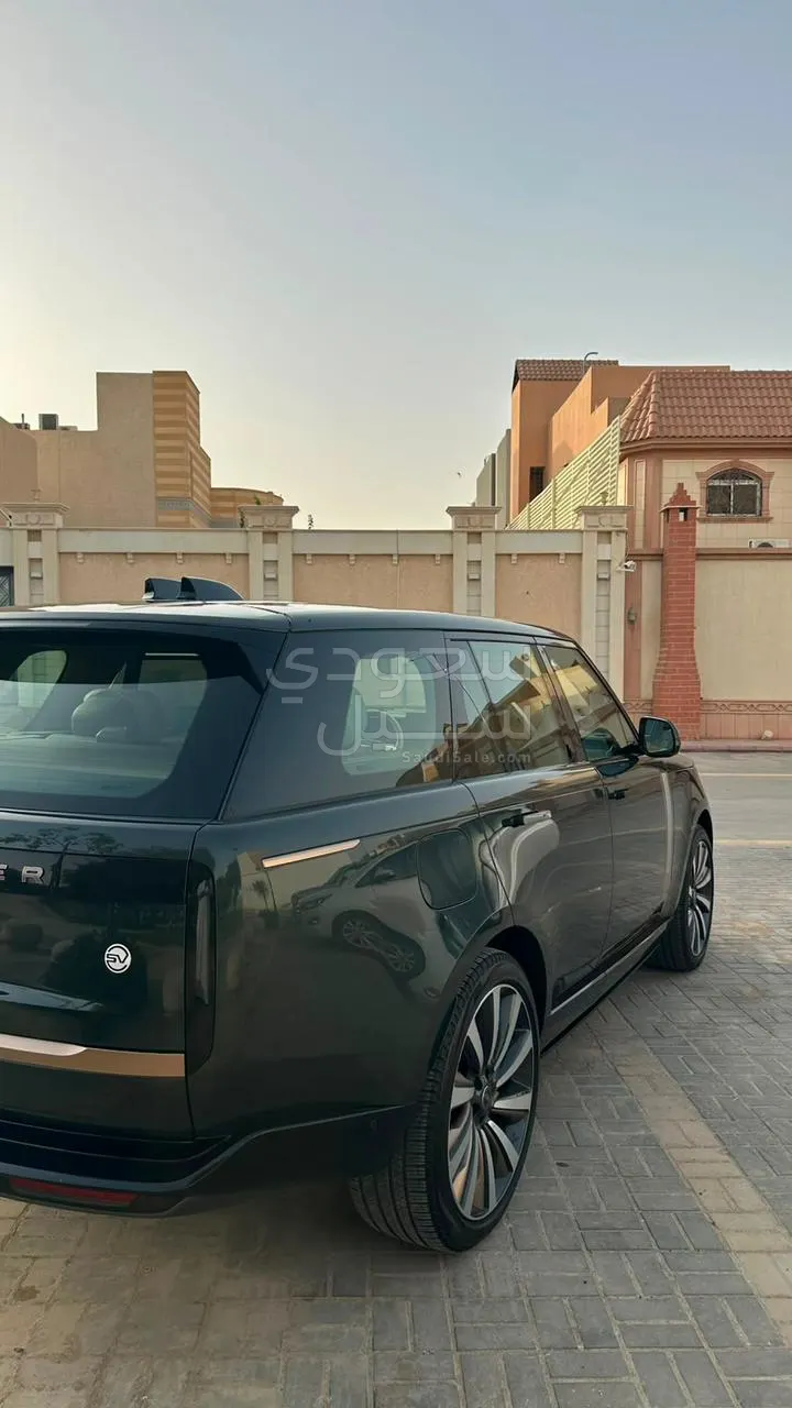 2023 لاند روفر رينج روفر اس في اوتوبيوغرافي