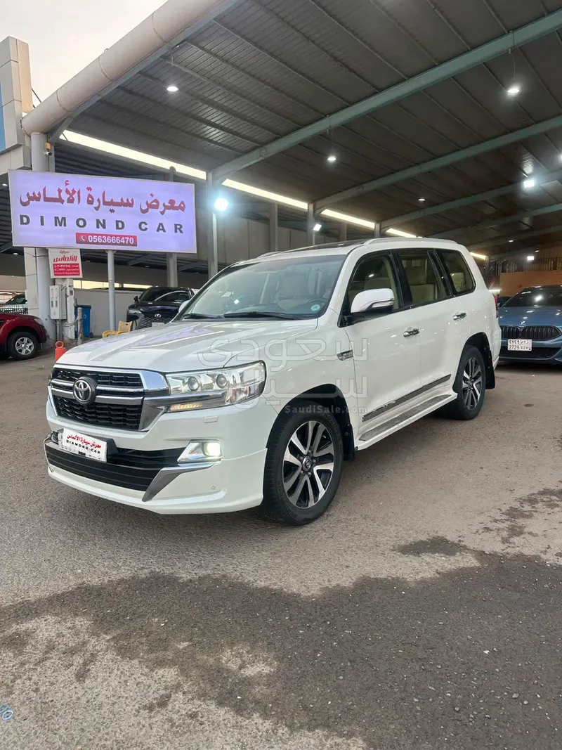 2018 تويوتا لاند كروزر جي اكس ار