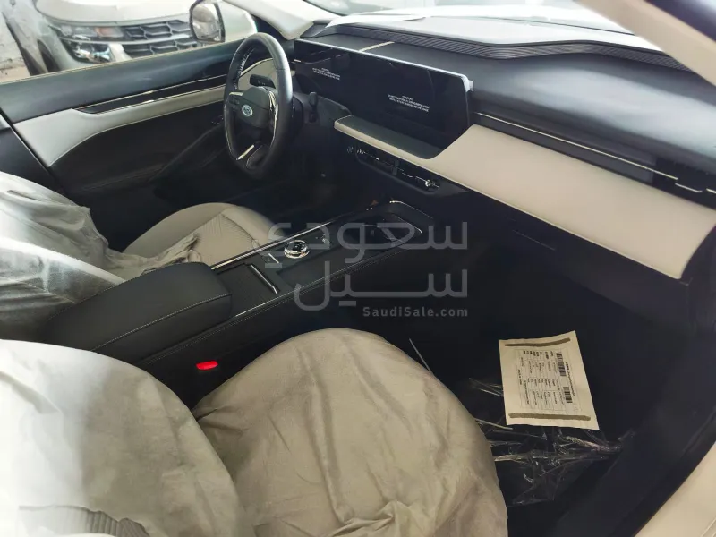 2025 فورد توروس امبيانتي