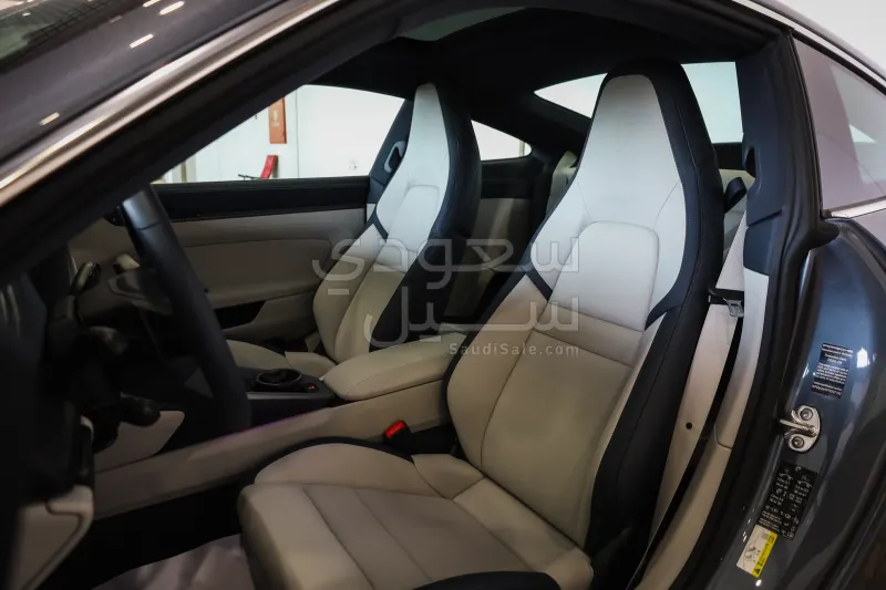 2026 بورش 911 كاريرا