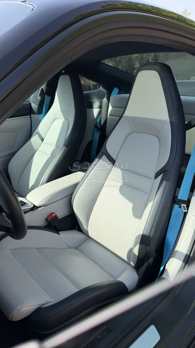 2025 بورش 911 كاريرا 911 توربو