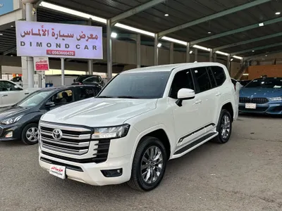 2025 تويوتا لاند كروزر جي اكس ار