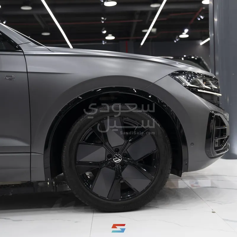 2025 فولكس واجن طوارق أر - لاين