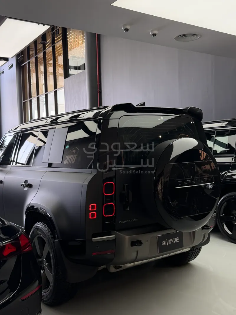 2025 لاند روفر ديفيندر 110 اكس داينمك اتش اس اي