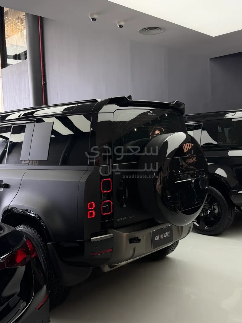2025 لاند روفر ديفيندر 110 اكس داينمك اتش اس اي