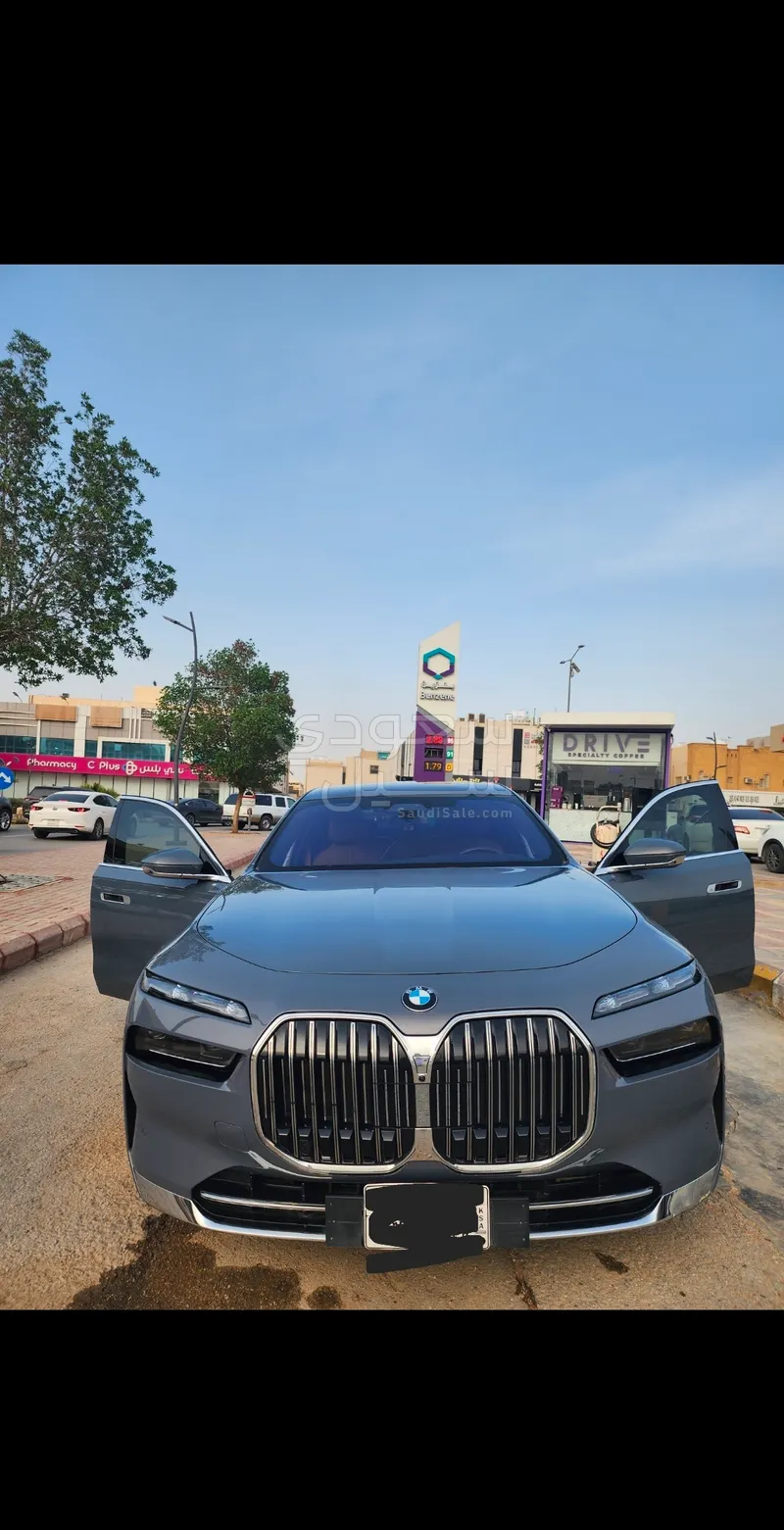 2024 بي ام دبليو الفئة السابعة 735 إل أي