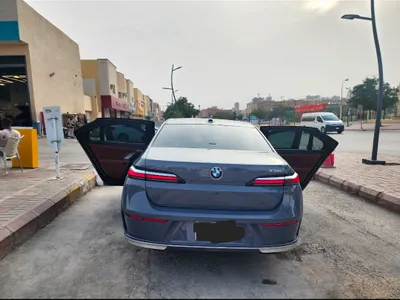 2024 بي ام دبليو الفئة السابعة 735 إل أي